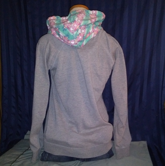 Empyre Women's Hooded Sweatshirt. Medium. Aztec. - Picture 2 of 4